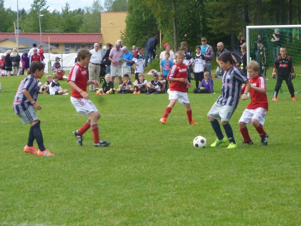 Jugar: Competir con respeto frente a rivales de otros países y descubrir nuevas formas de vivir el fútbol.